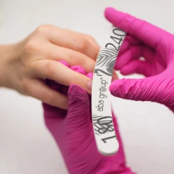 Pilnik do paznokci banan STANDARD 180/240 szary 25szt