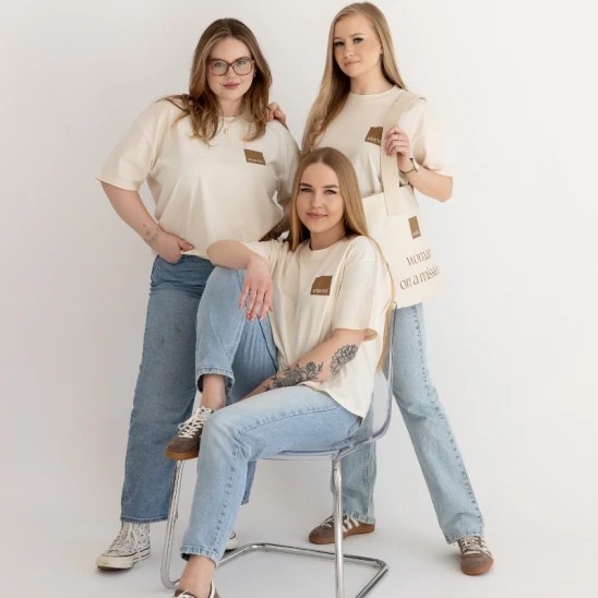 Koszulka t-shirt damska Woman on a mission beżowa S