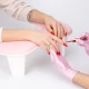 Podpórka pod dłoń do manicure w kształcie litery U (różowa)